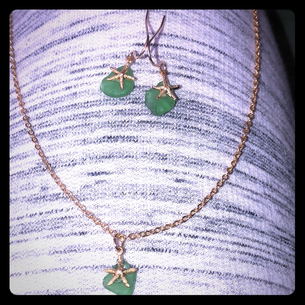 Pretty starfish earring & necklace set